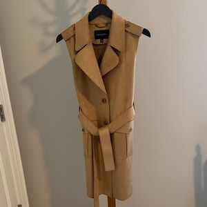 Sleeveless Tan Trench Coat - Banana Republic